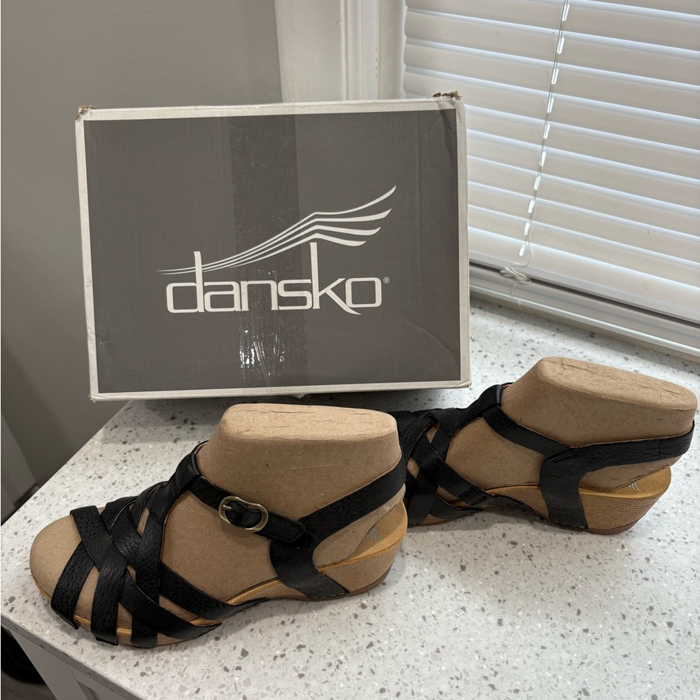 Dansko Women's Tinley Milled Burnished Black sandals